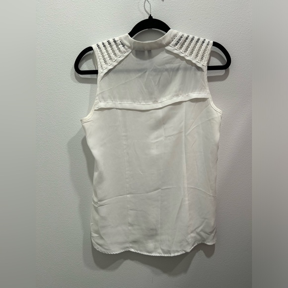 Sleeveless Button Up Top - Picture 5 of 7